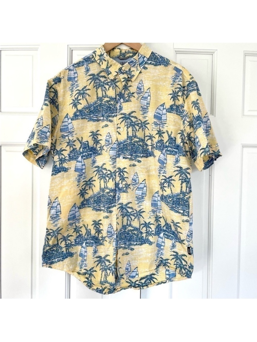 Izod Yellow and Blue Saltwater Island Print Short-Sleeve Button-Down Shirt Large